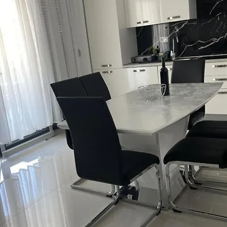 Apartment Rogoznica Lägenhet