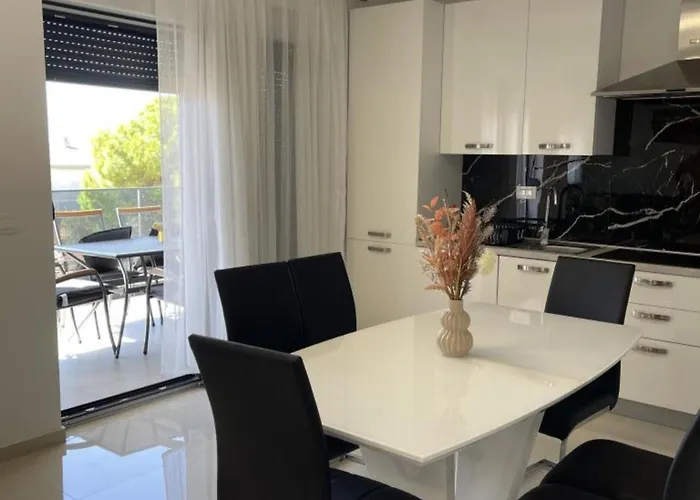 Apartment Rogoznica * Rogoznica (Sibenik-Knin)